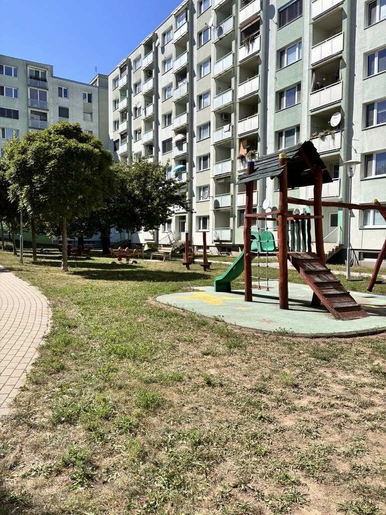 PREDANÉ- Na predaj 3-izbový byt na Hlinách