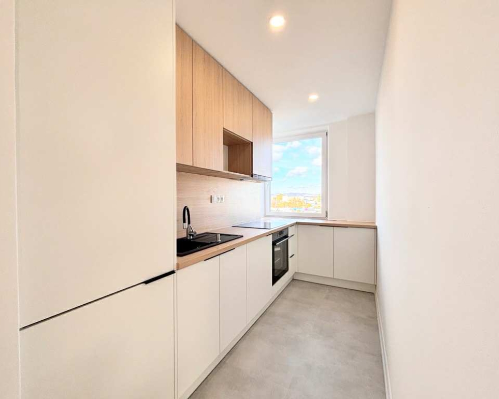 PREDANÉ- Na predaj 3-izbový byt na ulici Andreja Kubinu v Trnave.